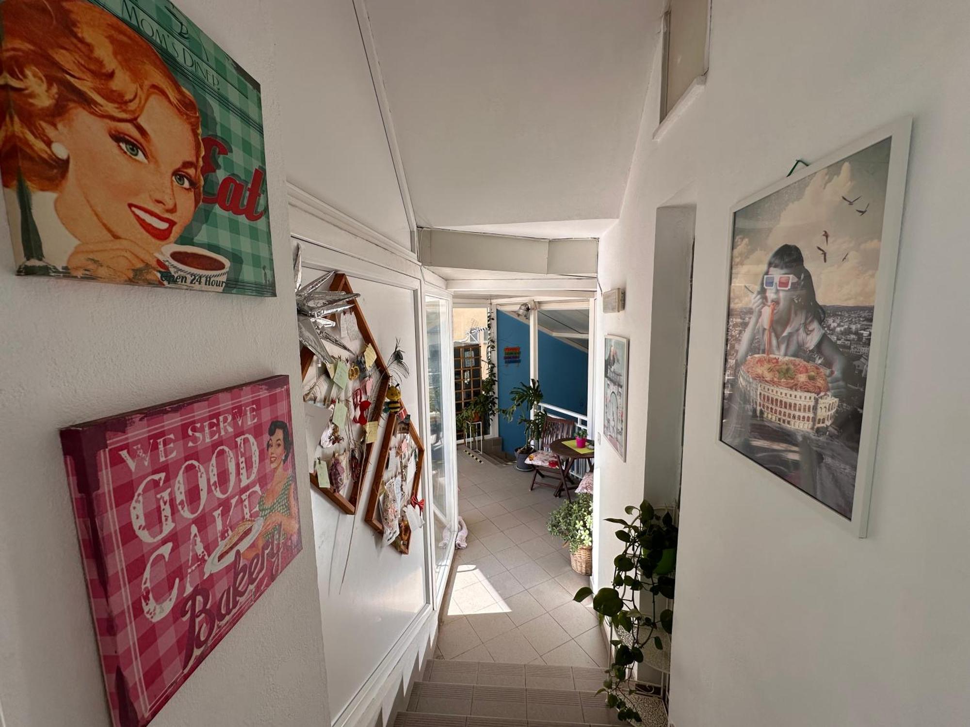 Crazy House Hostel *