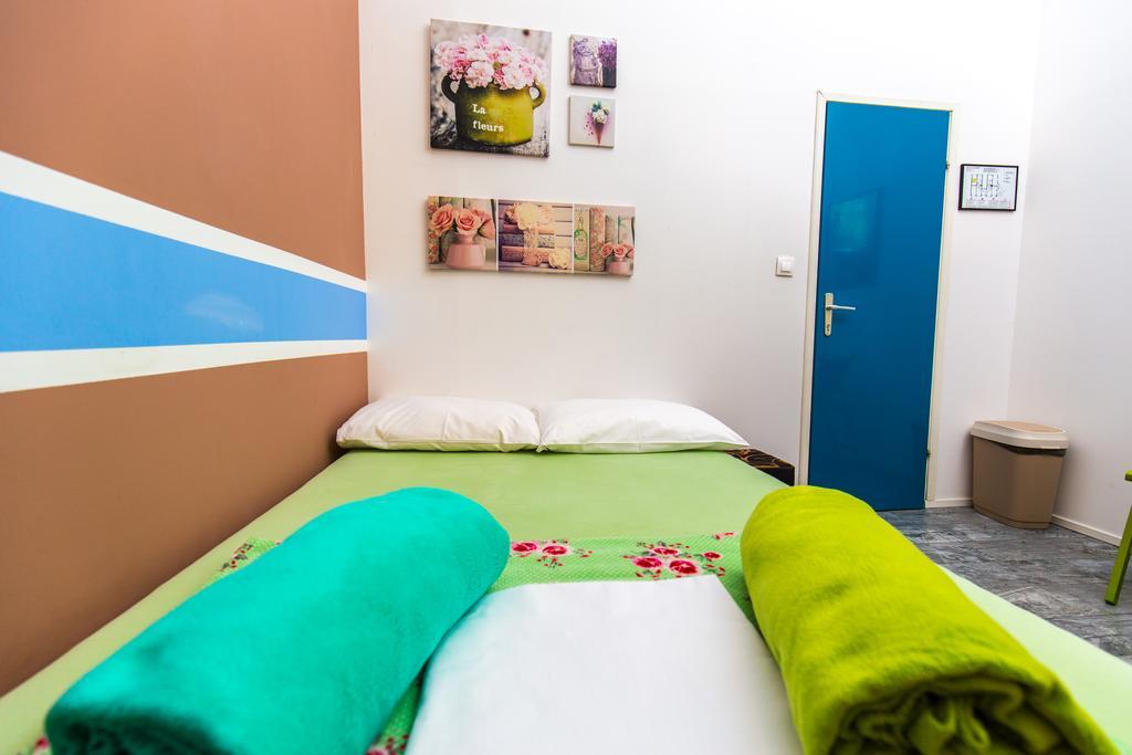 Hostel Crazy House *