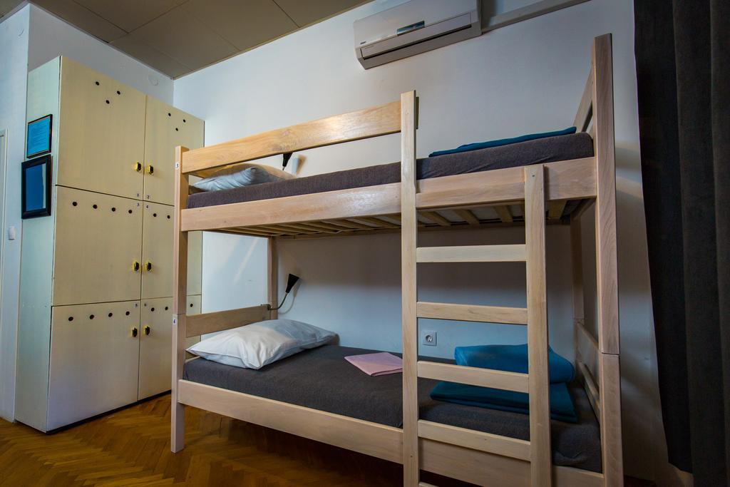 Hostel Crazy House *
