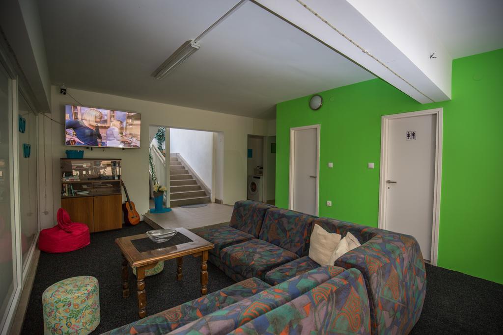 Hostel Crazy House